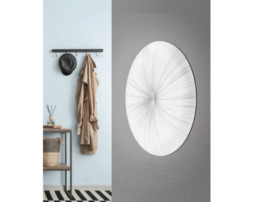 Decoratieve ronde wandlamp in de gang