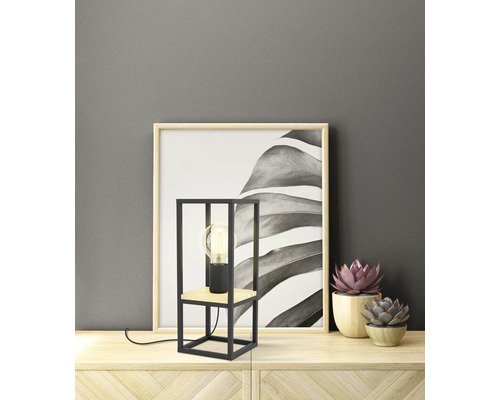 Decoratieve tafellamp met geometrische metalen voet en houten element