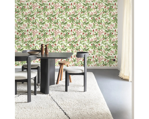 Lichte kamer met eettafel en bloemrijk behang