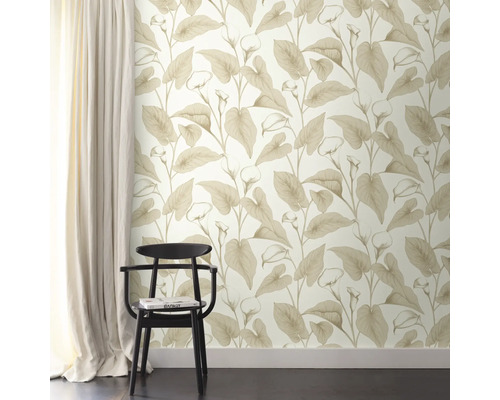 Woonruimtescène met bloemenbehang, gordijn en stoel