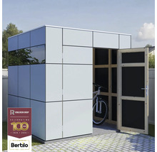 Moderne gereedschapsschuur met open deur en fiets binnenin