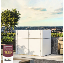 Foto van een buitenkast met deuren op een terras, ideaal voor buitenopslag.