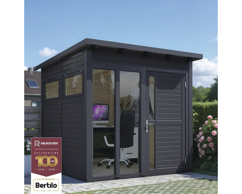 Modern tuinhuis met glazen voorkant en kantoorinrichting.