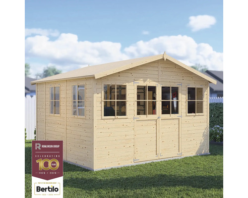 Houten tuinhuis met ramen en dubbele deur