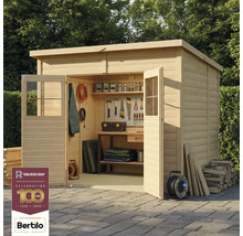 Houten tuinhuis met planken en gereedschap