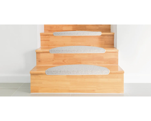 Houten trap met trapmatten