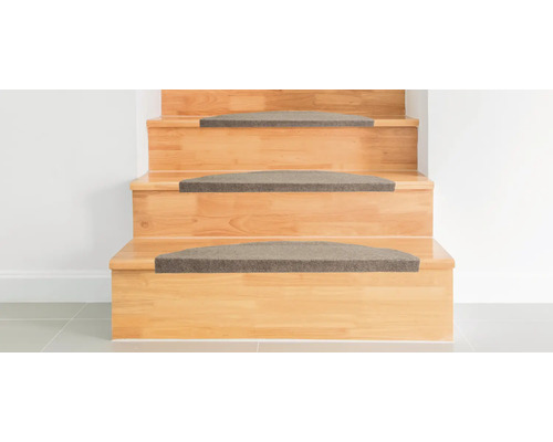 Houten trap met trapmatten