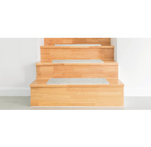 Houten trap met trapmatten