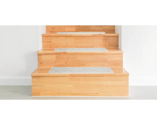 Houten trap met trapmatten