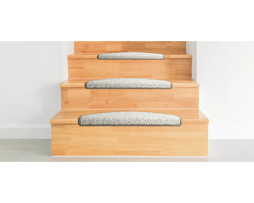 Houten trap met trapmatten