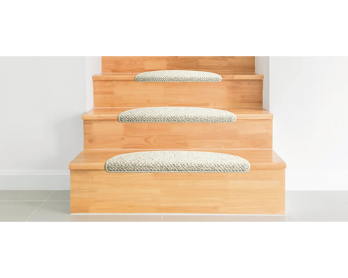 Houten trap met trapmatten
