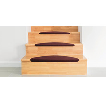 Houten trap met trapmatten van textiel