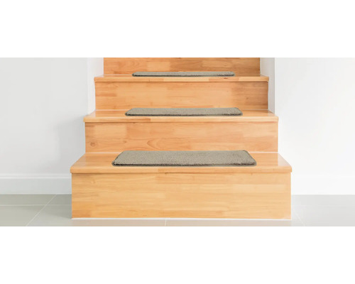 Houten trap met trapmatten