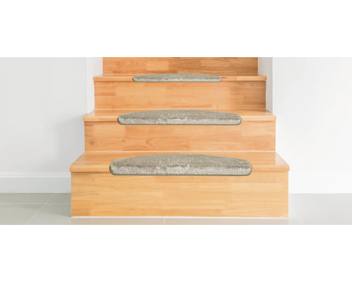 Houten trap met trapmatten