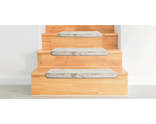 Houten trap met trapmatten