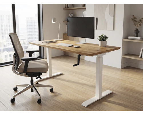 Kantoor met in hoogte verstelbaar bureau, bureaustoel en computer