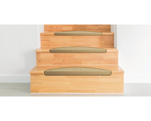 Houten trap met trapmatten