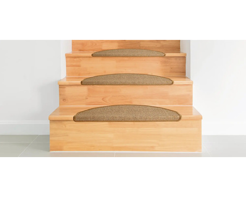 Houten trap met trapmatten