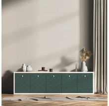 Woonkamer met dressoir, decoratie en gordijnen