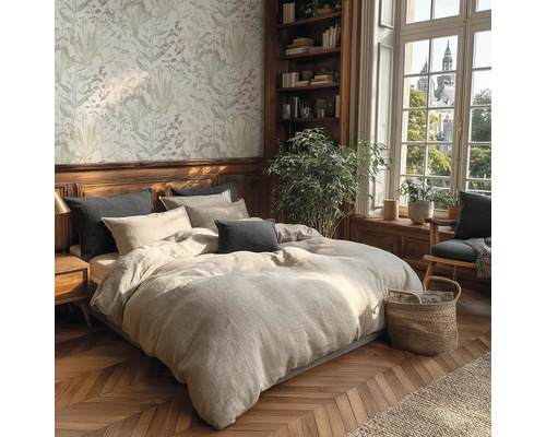 Gezellige slaapkamer met tweepersoonsbed, beddengoed, kussens en planten