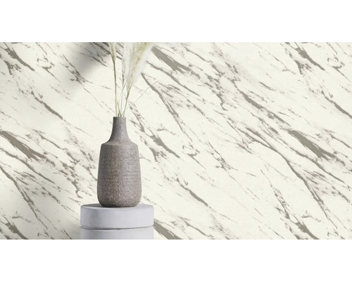 Decoratieve wand met marmerlook en vaas