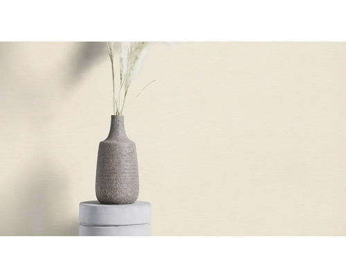 Decoratieve wand met vaas en siergras als blikvanger