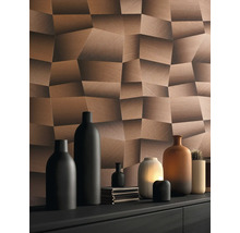 Wanddecoratie met driedimensionale houtlook en decoratieve vazen op een plank