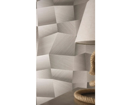 Behang met geometrisch patroon, 3D-effect en fijne lijnstructuur in een lichte kamer naast een lamp.