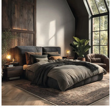 Een sfeervolle slaapkamer in industriële stijl met een gestoffeerd bed, houten wandpaneel, leren fauteuil en grote ramen.