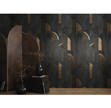 Decoratief wandpaneel met abstract patroon, aangevuld met vazen en kamerscherm, voor een stijlvolle interieurinrichting.