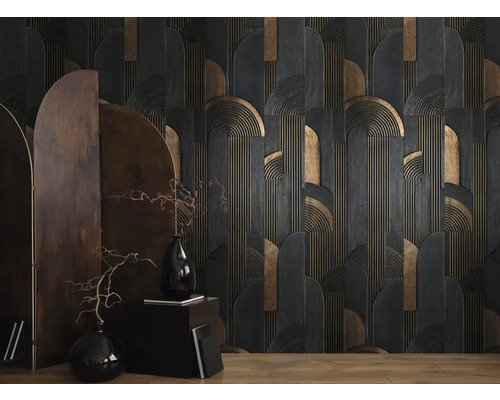 Decoratief wandpaneel met abstract patroon, aangevuld met vazen en kamerscherm, voor een stijlvolle interieurinrichting.