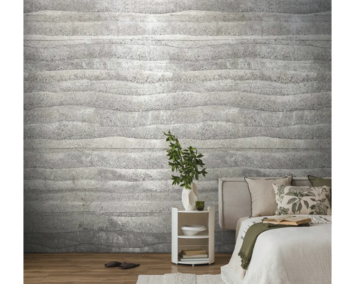 Slaapkamer met een grijs behang met horizontale golvende lijnen op de muur