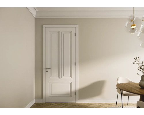 Kamerdeur met deurklink in een lichte kamer