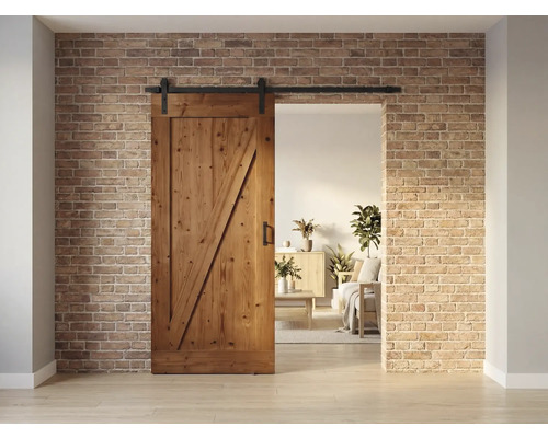 Houten schuifdeur met beslag voor een bakstenen muur