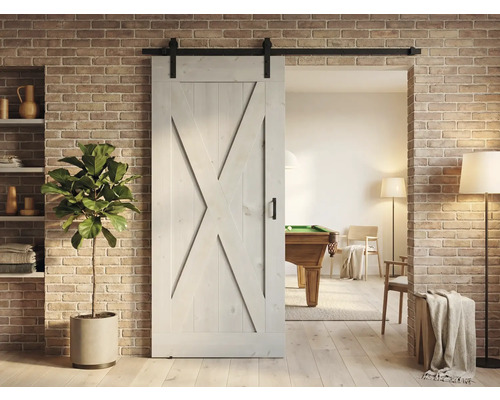 Houten schuifdeur in schuurstijl met beslag voor bakstenen muur