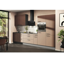 Moderne keuken met inbouwoven, afzuigkap, spoelbak en werkblad