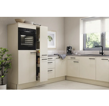 Lichte keuken met inbouwoven en uittrekkast