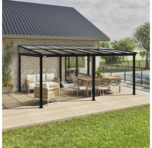 Terras met terrasoverkapping, zitgroep en eettafel op houten terras