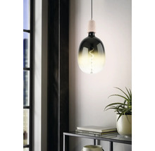 Hanglamp met decoratieve gloeidraad en kleurverloop in de woonkamer