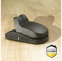 Zwarte muizenval op een houten tafel