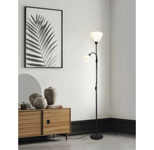 Vloerlamp met leeslamp in woonkamer