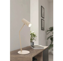 Tafellamp op een tafel