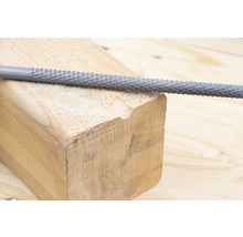 Houtrasp voor het bewerken van een stuk hout