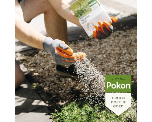 "Iemand strooit gazonmest op een gazon