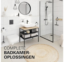 Moderne badkamer met hangend toilet, wastafelmeubel van hout en metaal en een inloopdouche met zwart frame.