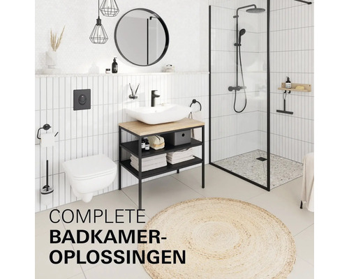 Moderne badkamer met hangend toilet, wastafelmeubel van hout en metaal en een inloopdouche met zwart frame.