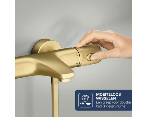 Goudkleurige badmengkraan met een handgreep voor het eenvoudig wisselen tussen douche, bad en watervolume.