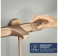 Thermostatische badkraan en douchekraan met één greep voor bediening van watervolume en wisselen tussen bad en douche.