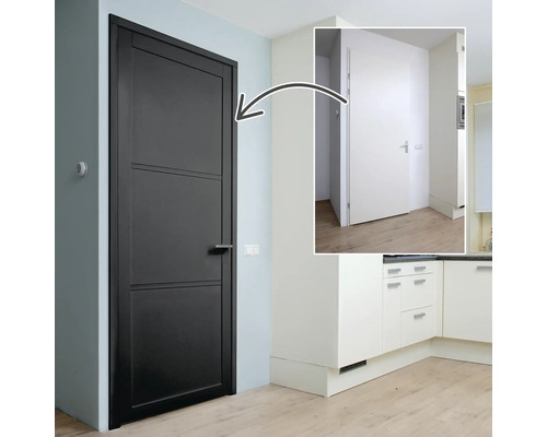Voor-en-na-vergelijking van een deurrenovatie met een moderne donkere binnendeur met drie horizontale lijnen en bijpassend deurbeslag.