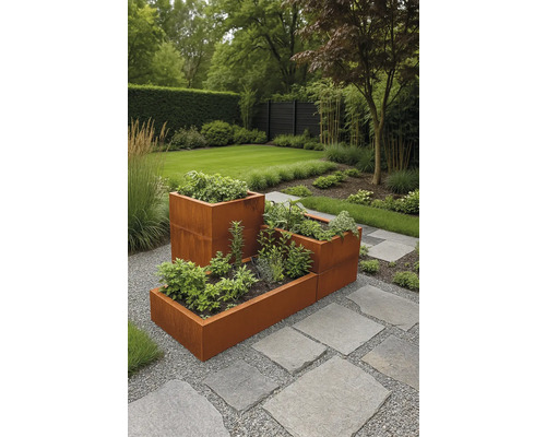 Moderne tuin met modulaire moestuinbakken van cortenstaal op grind en stapstenen, beplant met diverse kruiden.